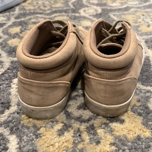 Suede sneaks NWOT - Picture 4 of 6